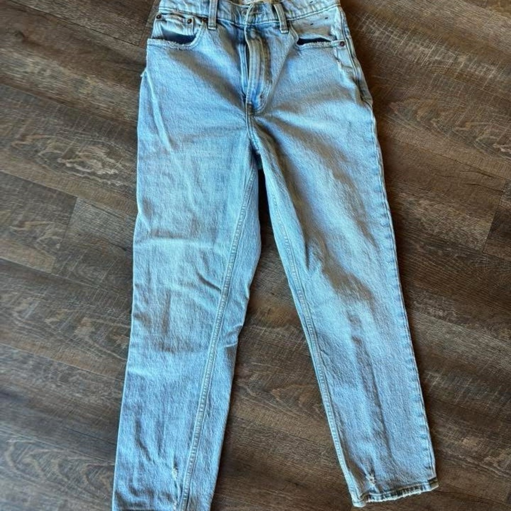 Abercrombie & Fitch 90’s straight Jean Ultra High Rise Jeans 26/2short